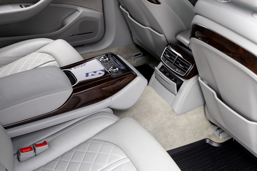 Audi A8 2014 фото 31