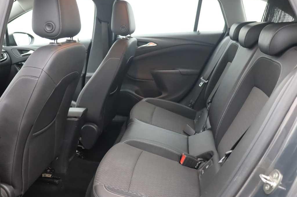 Opel Astra Sports Tourer 2016 фото 6