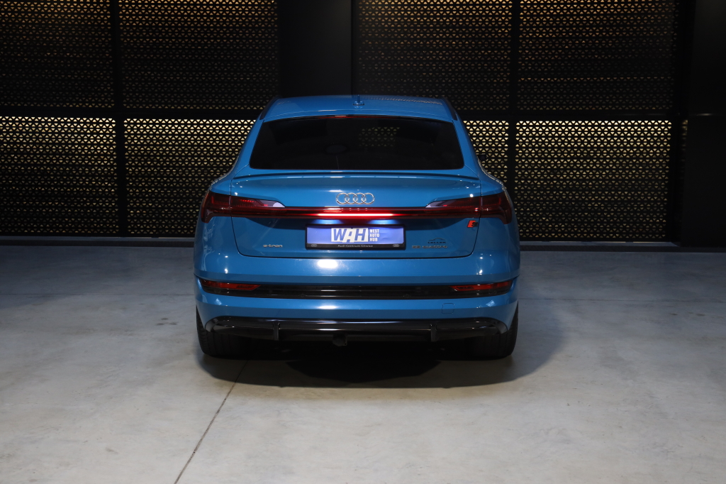 Audi e-tron S 2020 фото 8
