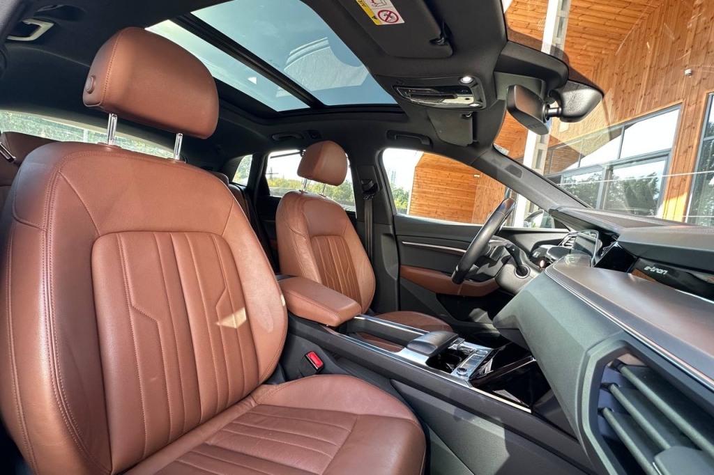 Audi e-tron 55 Quattro 2019 фото 13