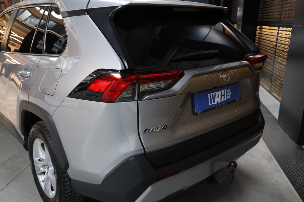 Toyota RAV4 2020 фото 41