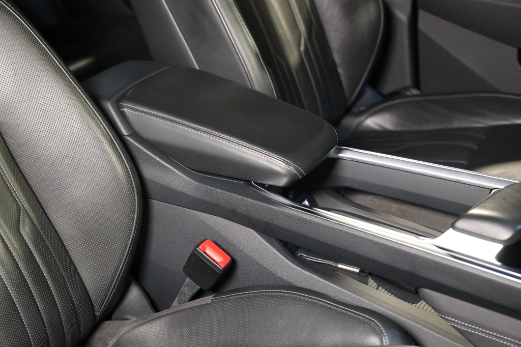 Audi e-tron S 2020 фото 13