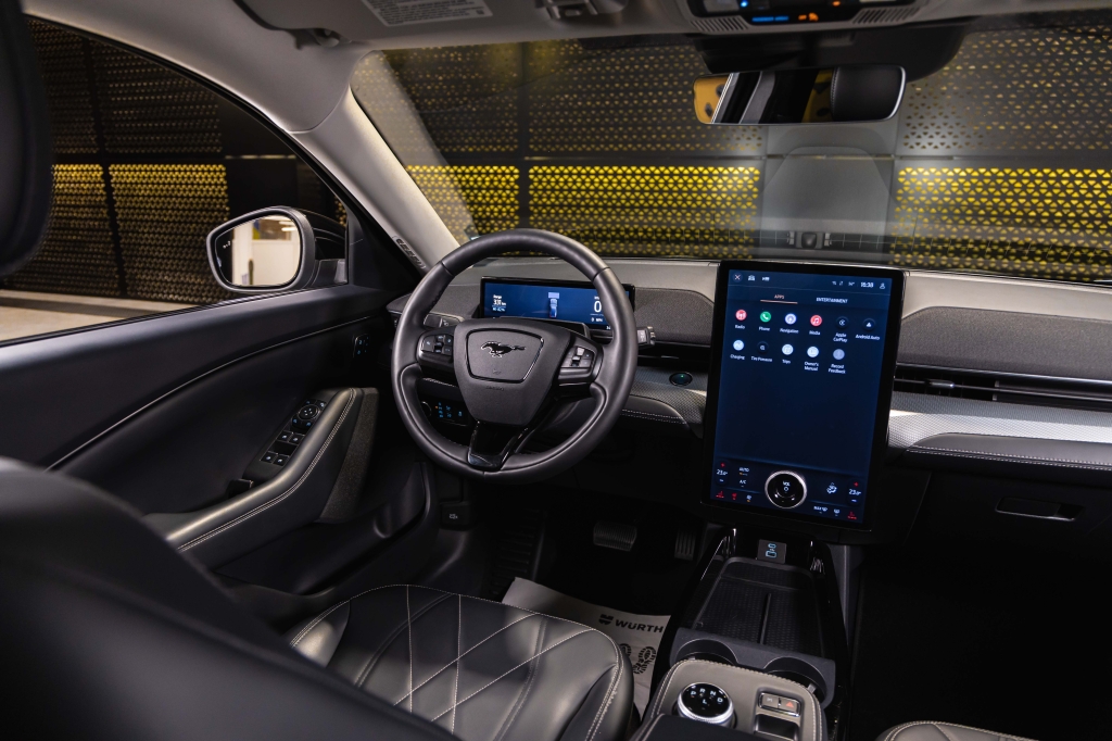 Ford Mustang Mach-E 2022 photo 33