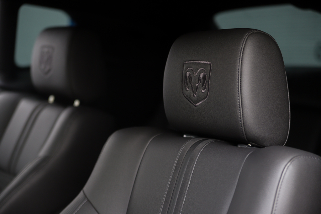 Dodge Challenger SE 2010 photo 30