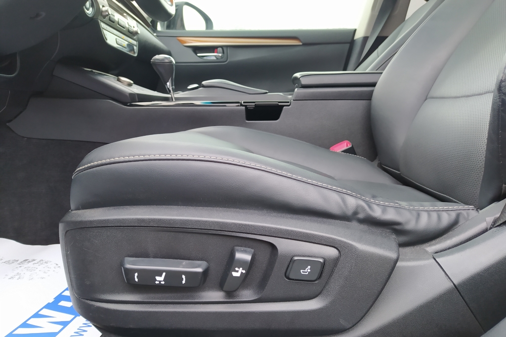 Lexus ES 300h HYBRID фото 29