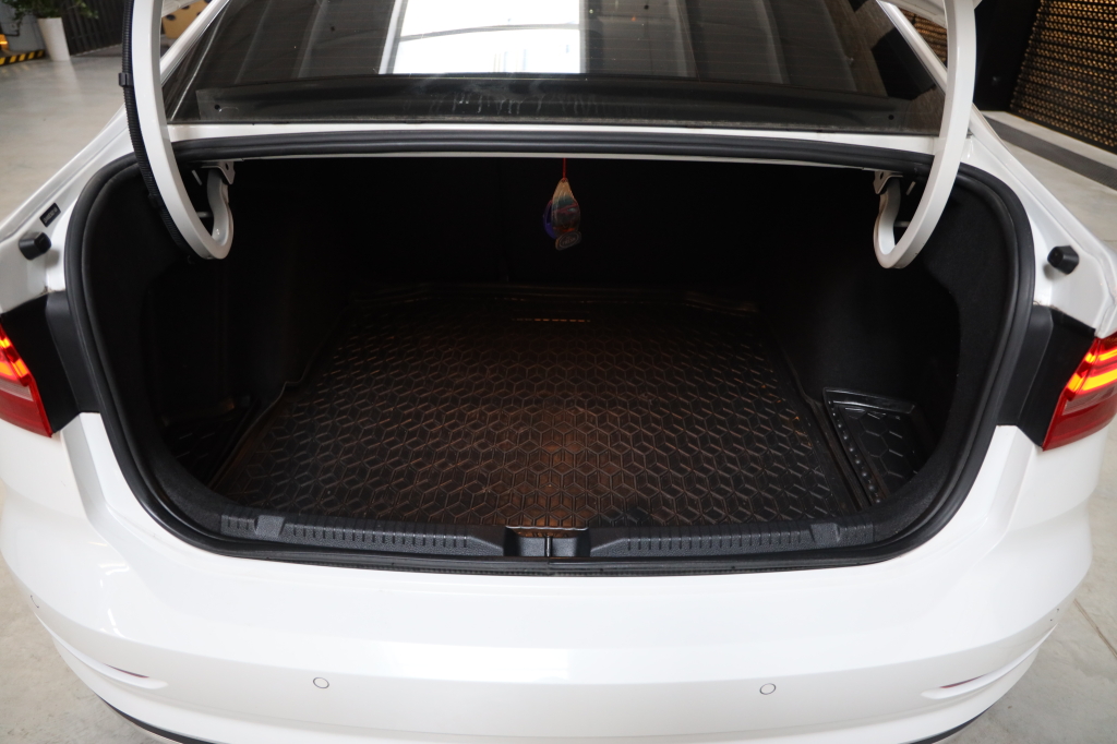 Volkswagen e-Lavida 2021 photo 21