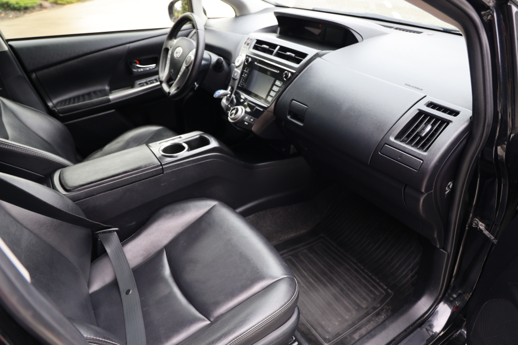 Toyota Prius Prime 2016 фото 36