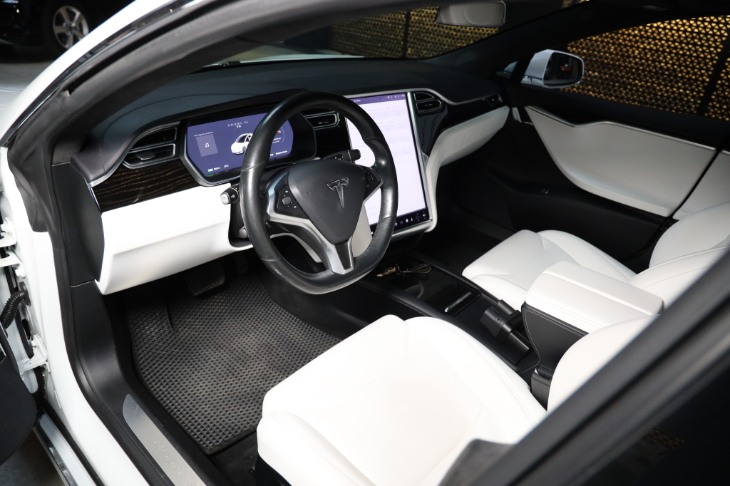Tesla Model S 2017 фото 20