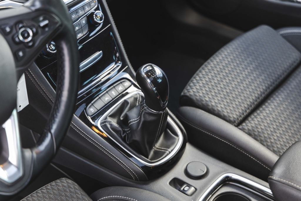 Opel Astra K 2016 photo 18