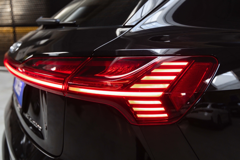 Audi e-tron 2019 photo 24