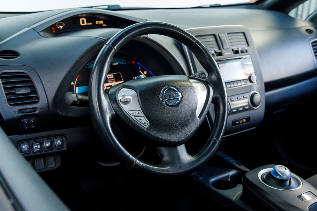 Nissan Leaf S 2013 photo 18