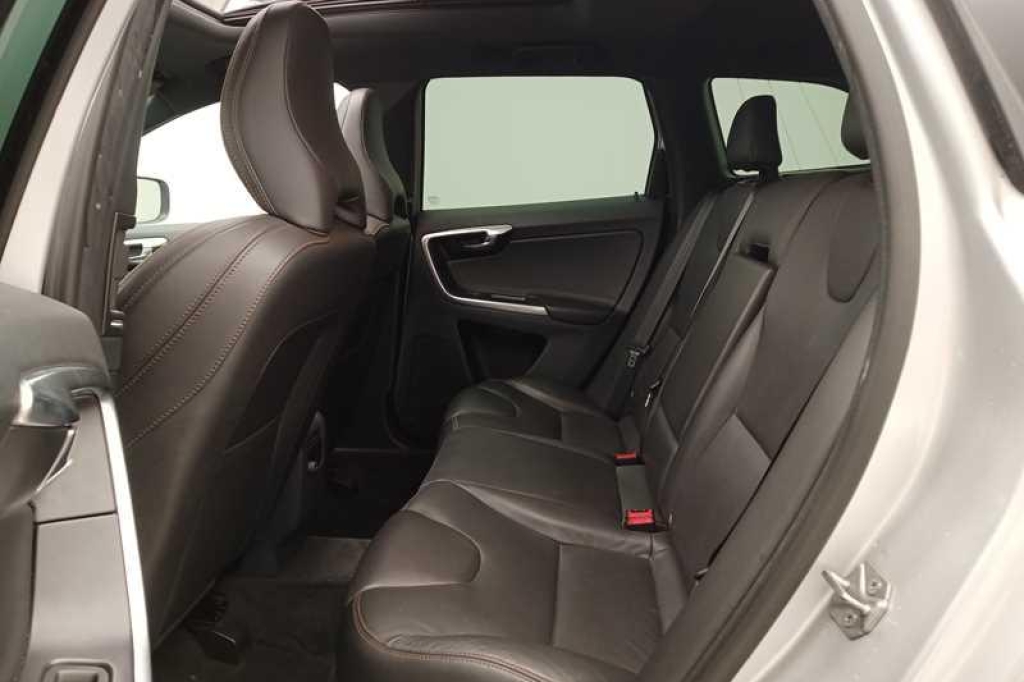 Volvo XC60 2017 photo 2