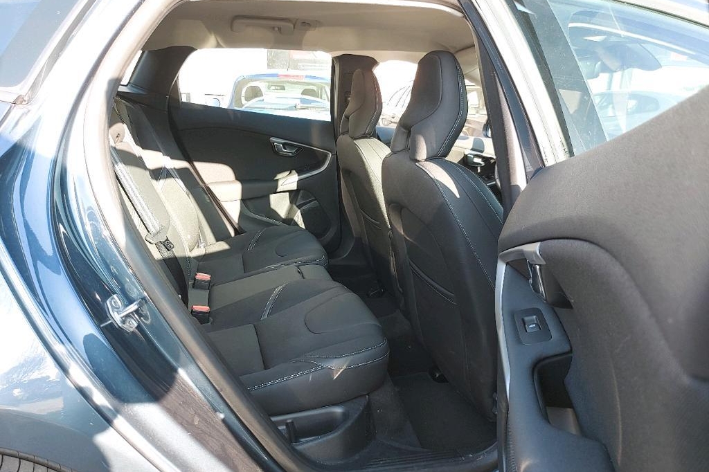 Volvo V40 2019 photo 6