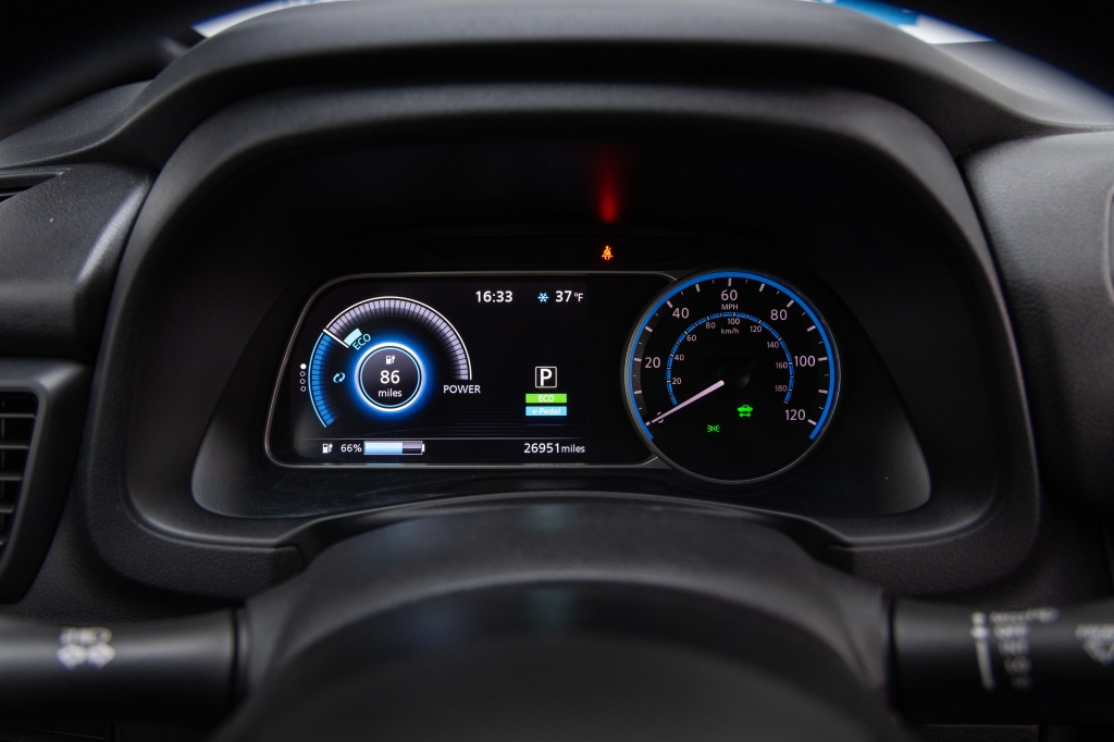 Nissan Leaf 2021 фото 17