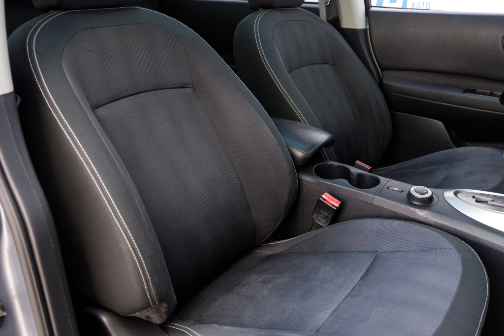 Nissan Qashqai+2 AWD 2010 photo 9