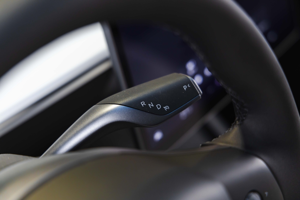 Tesla Model Y Long Range 2024 фото 24