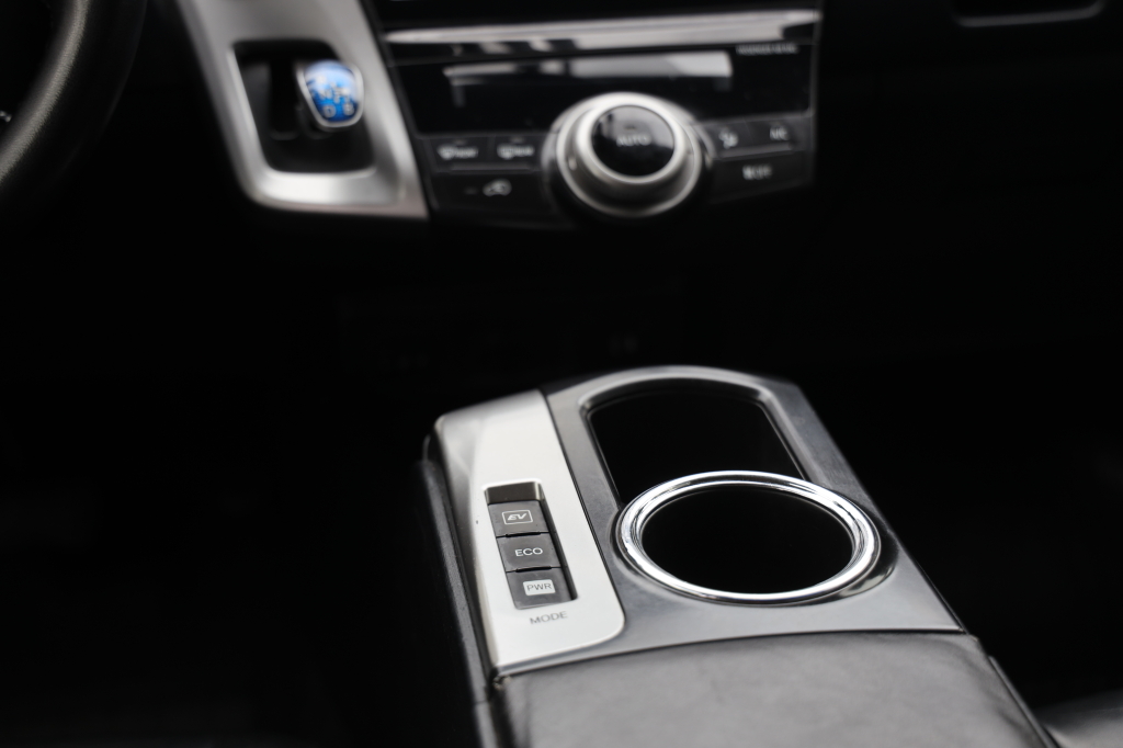 Toyota Prius Prime 2016 фото 21