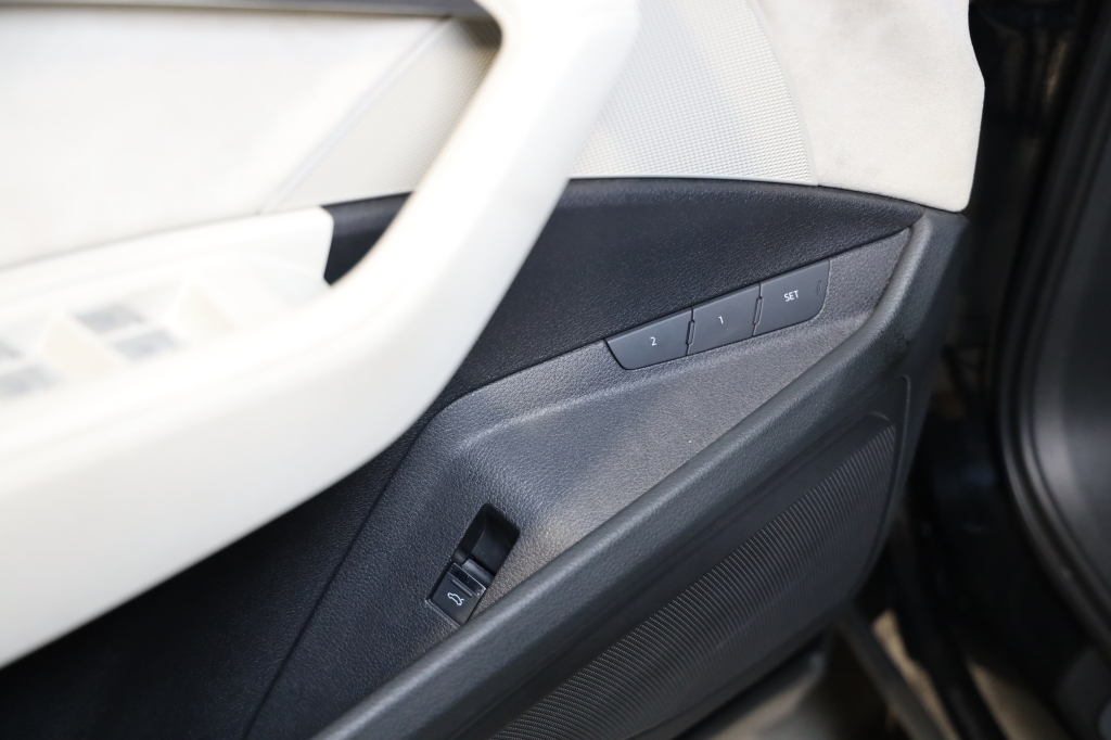 Audi e-tron 2019 фото 32