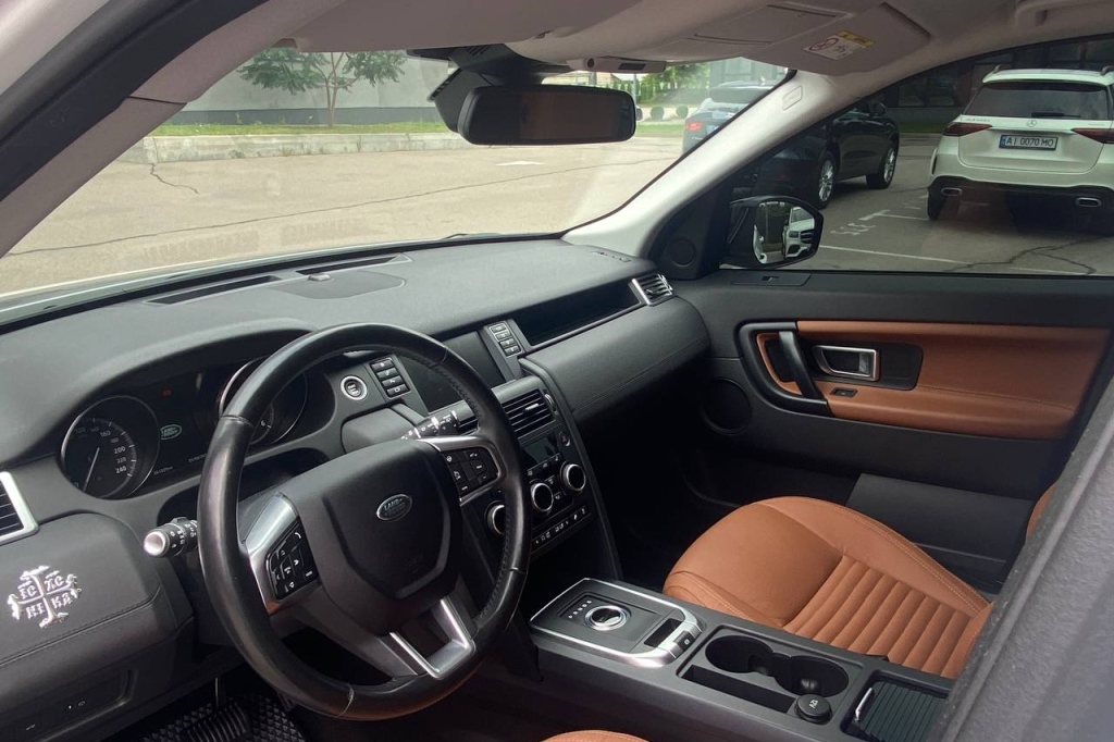 Land Rover Discovery Sport 2017 фото 10