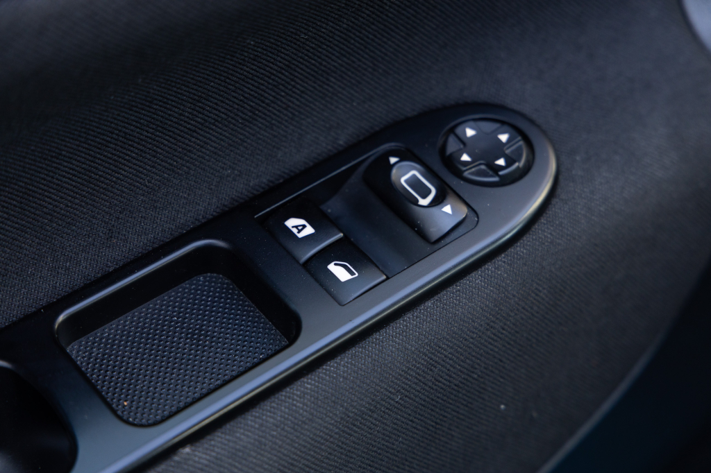 Peugeot 207 Urban Move 2011 photo 18