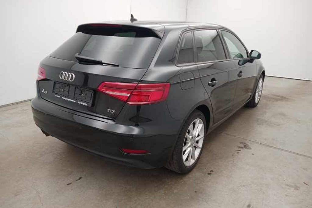 Audi A3 2017 фото 3