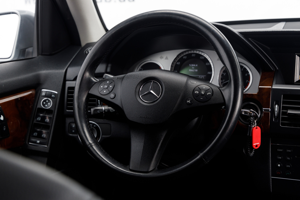 Mercedes-Benz GLK 350 2012 photo 25