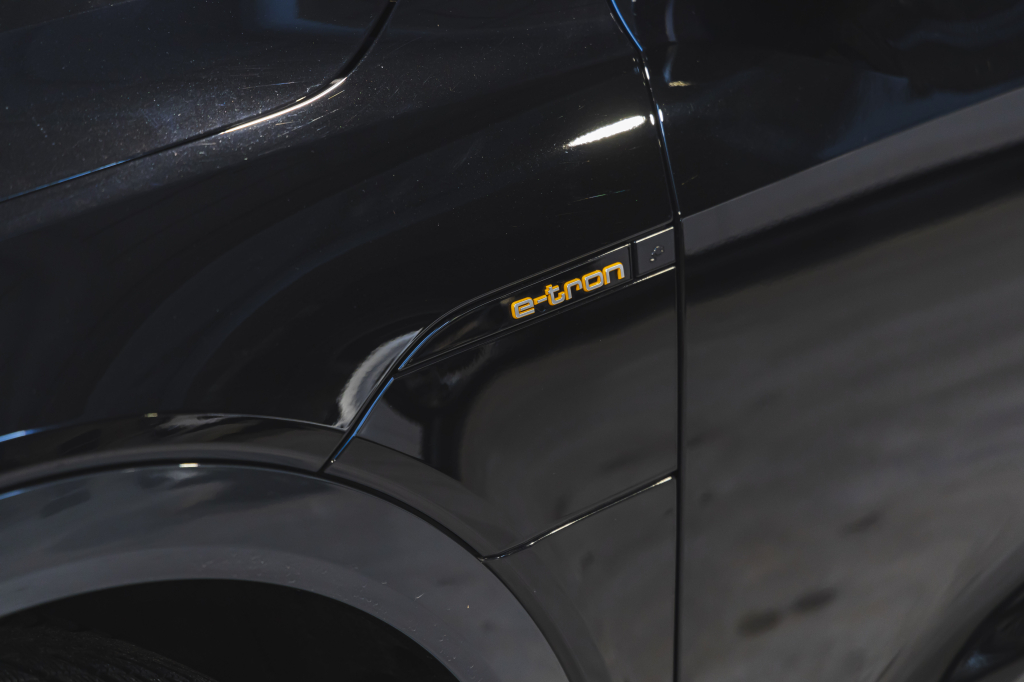 Audi e-tron 2020 фото 13