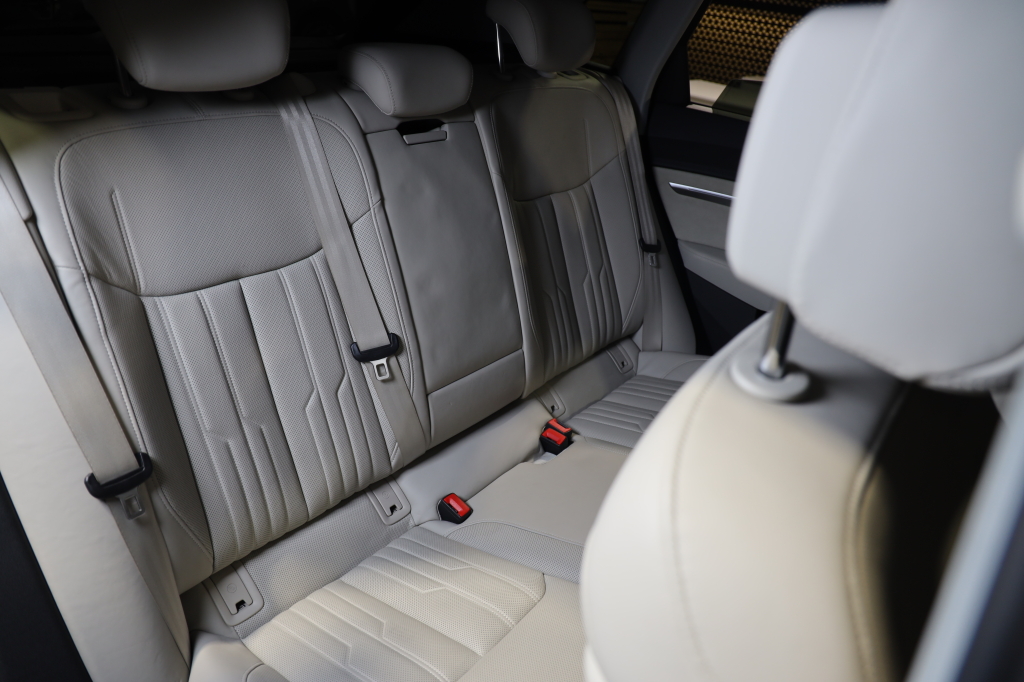 Audi e-tron 2019 фото 14