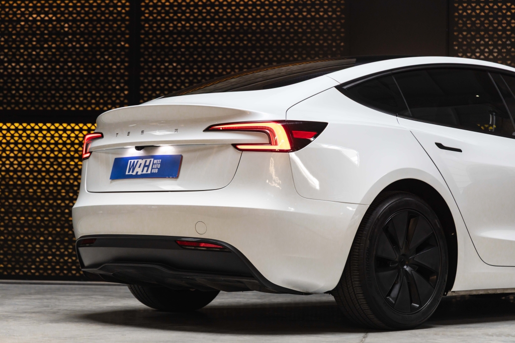 Tesla Model 3 2024 фото 8