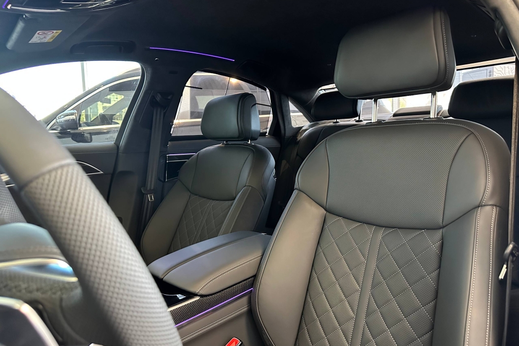 Audi S8 2025 фото 12