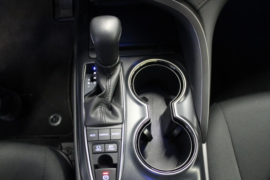 Toyota Camry 2020 photo 1