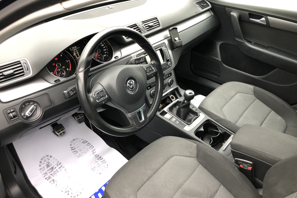 Volkswagen Passat B7 Panorama 2012 фото 23