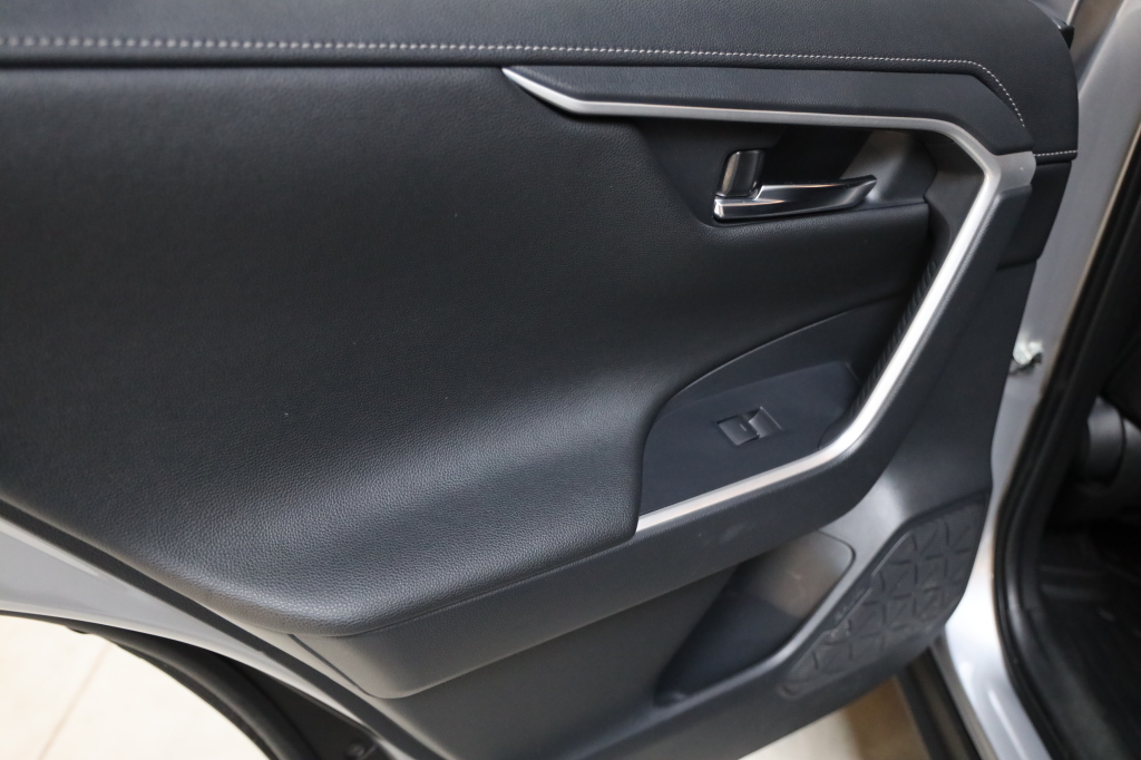 Toyota RAV4 2023 фото 25