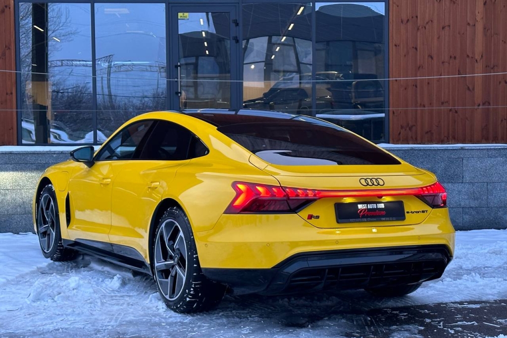 Audi RS e-tron GT 2021 фото 3