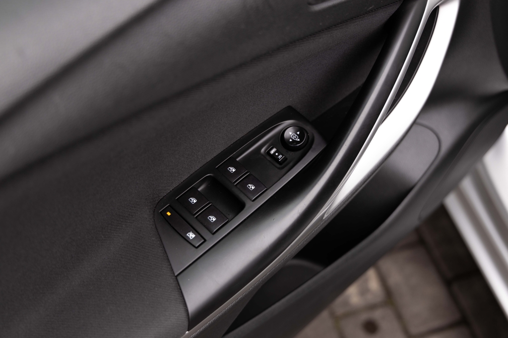 Opel Astra 2017 фото 23