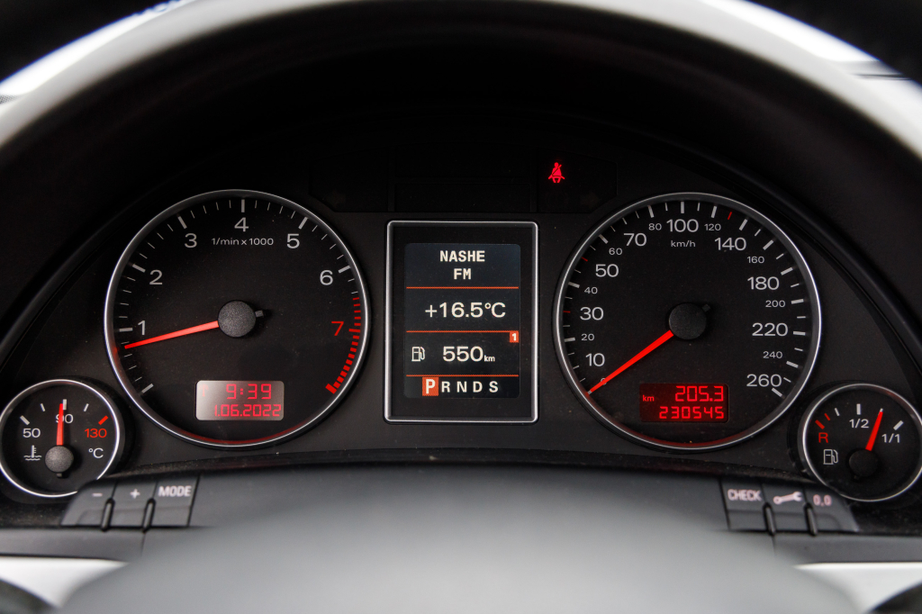 Audi A4 2005 фото 12