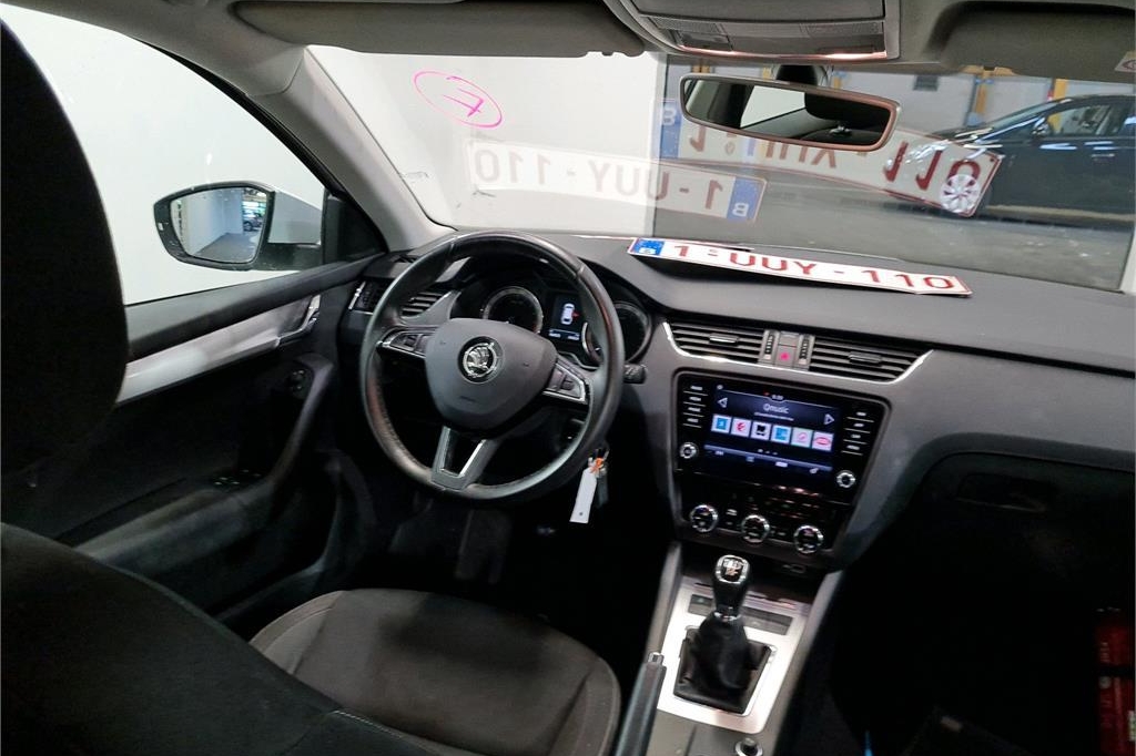 Skoda Octavia Combi 2018 фото 5