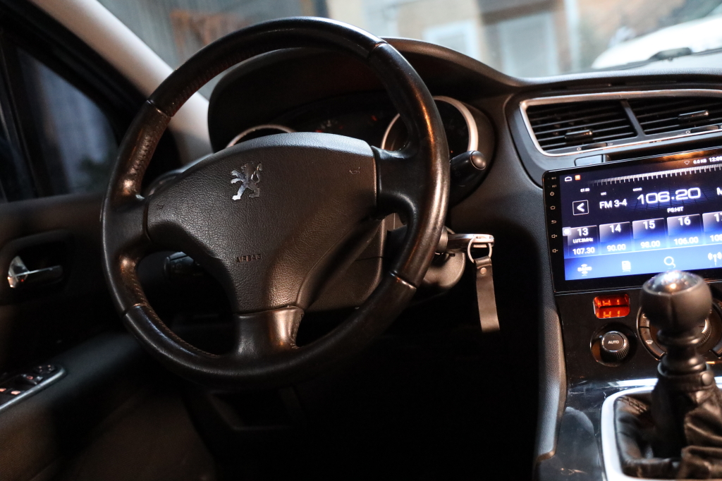 Peugeot 5008 2010 photo 28