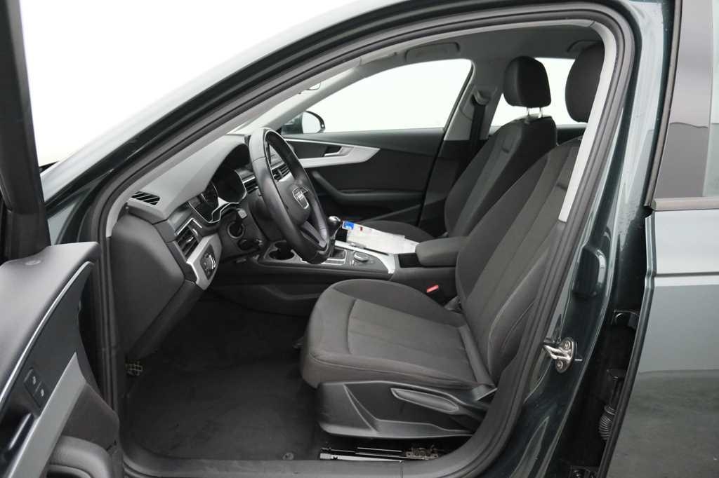 Audi A4 2017 фото 5