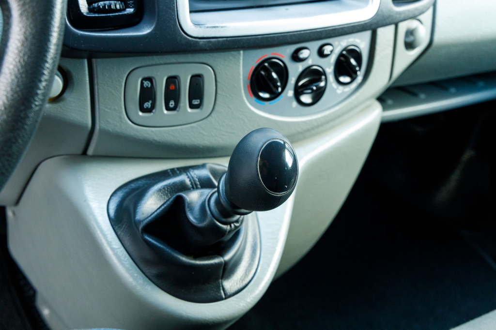 Renault Trafic пасс. 2012 фото 14