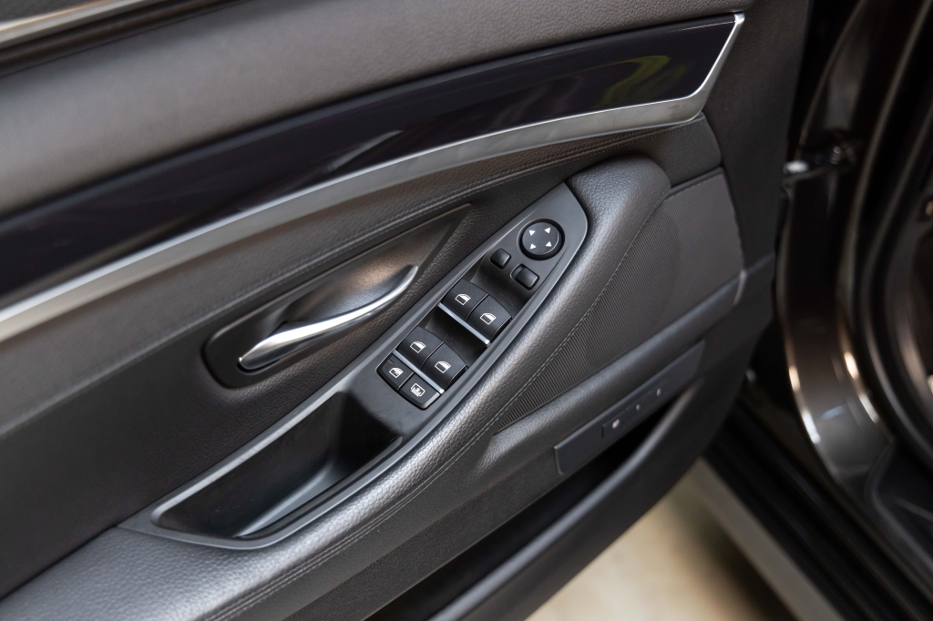 BMW 5 Series 2015 photo 13