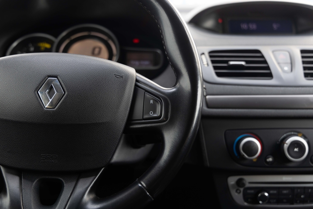 Renault Megane 2014 фото 16