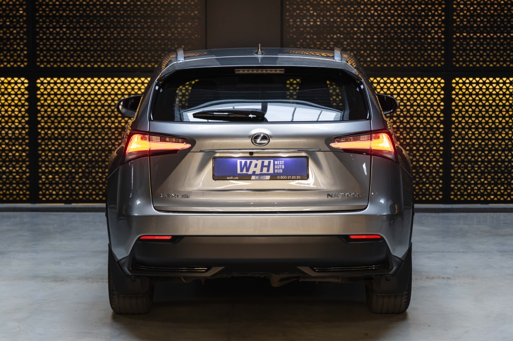 Lexus NX 300H 2016 фото 8