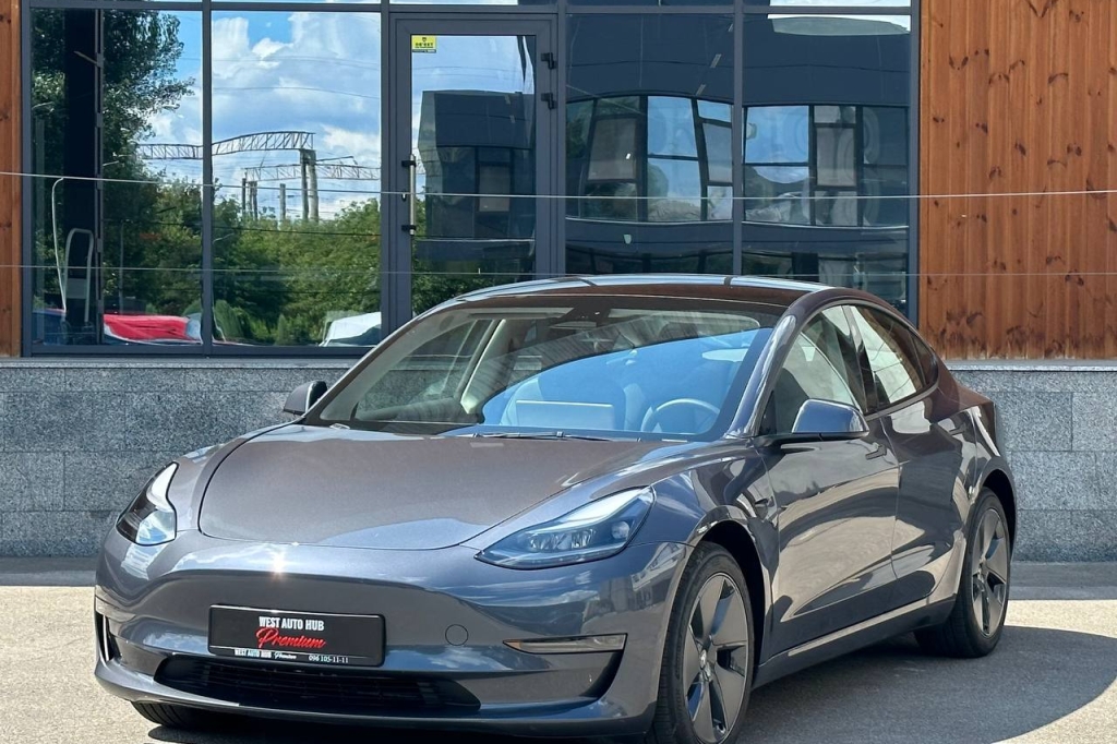 Tesla Model 3 2023 photo 2