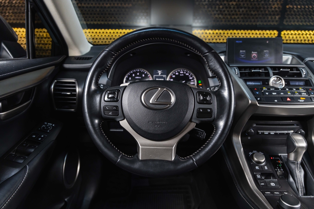 Lexus NX 300H 2016 фото 22