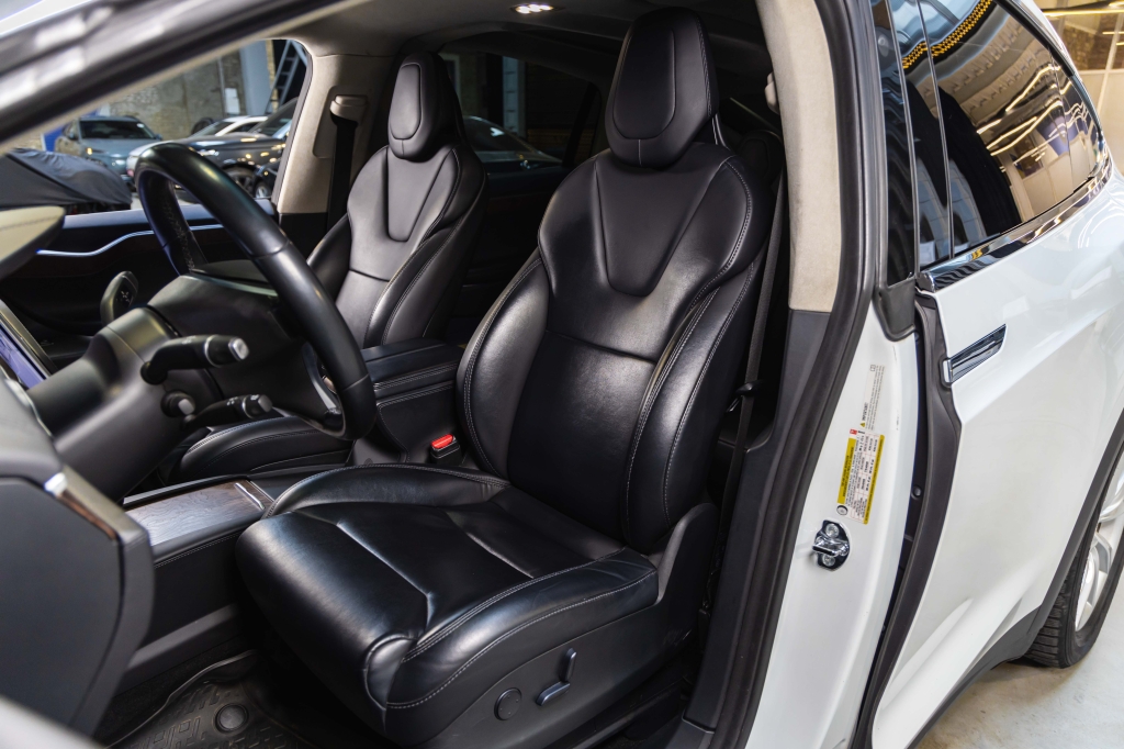 Tesla Model X 75D 2017 фото 16