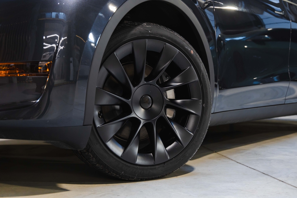 Tesla Model Y Long Range 2024 фото 1