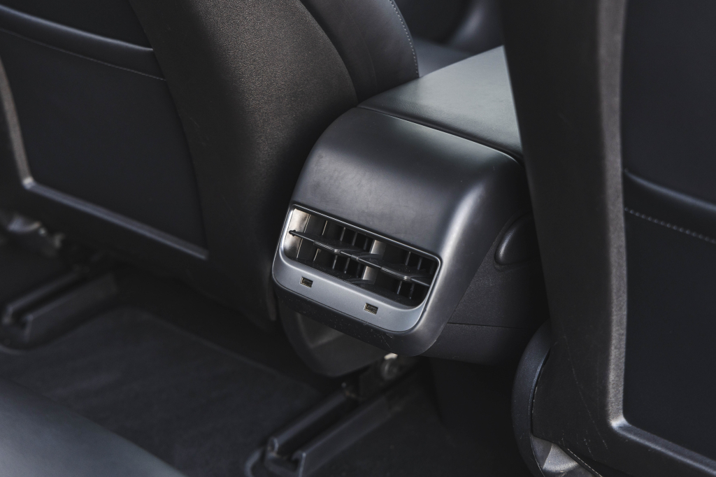 Tesla Model 3 2018 фото 36