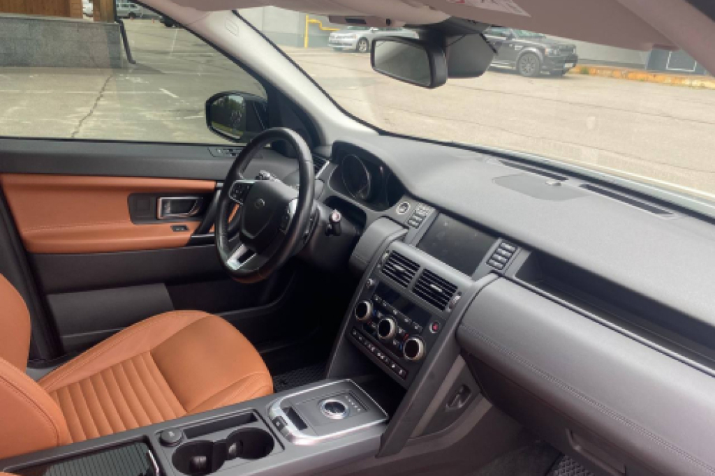 Land Rover Discovery Sport 2017 фото 12