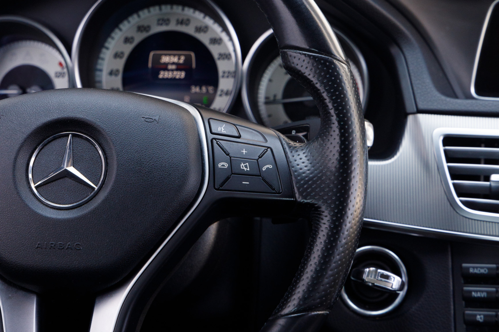 Mercedes-Benz  E220 2013 photo 13